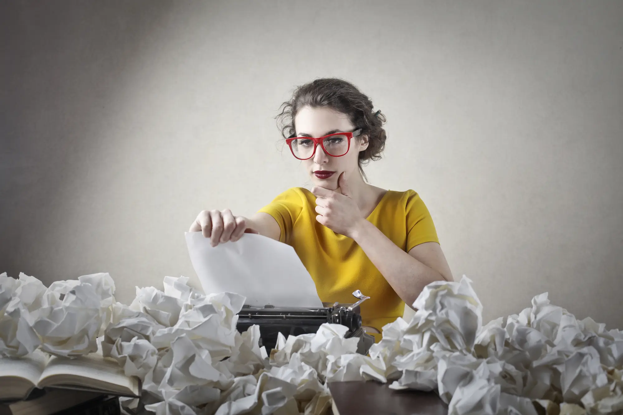 Read more about the article Zaangażuj Swojego Czytelnika: Techniki Pisanie Przekonującego Wstępu do Pracy Magisterskiej